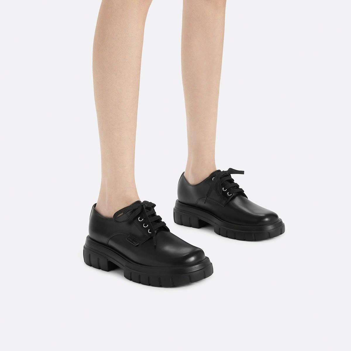 Оксфорды женские Charles & Keith