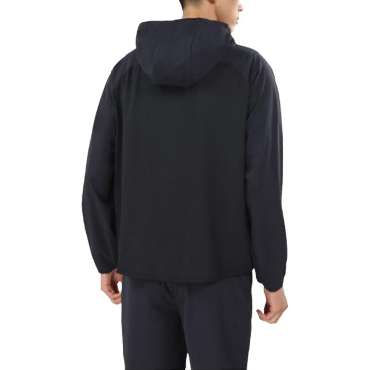 Under armour solid logo stretch sports woven jacket осенняя мужская куртка черного цвета