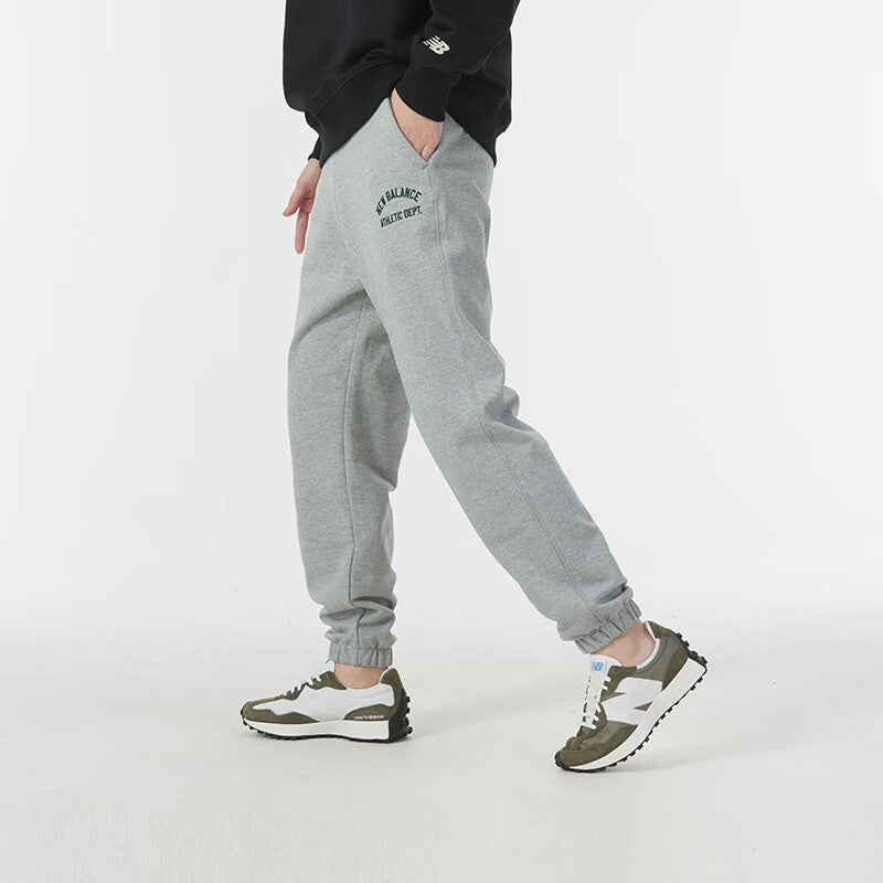 New Balance maktubli bosma ipli, nafas oluvchi yugurish trikotajli erkaklar sport shimlari kulrang