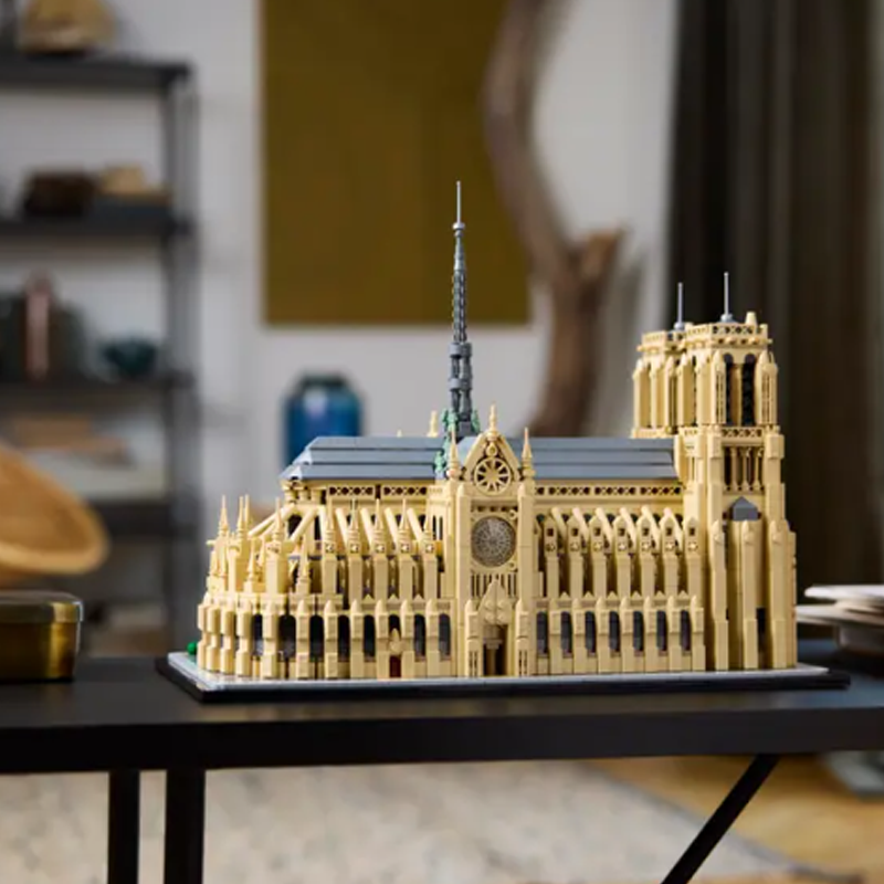 LEGO konstruktori "Notre Dame de Parij"