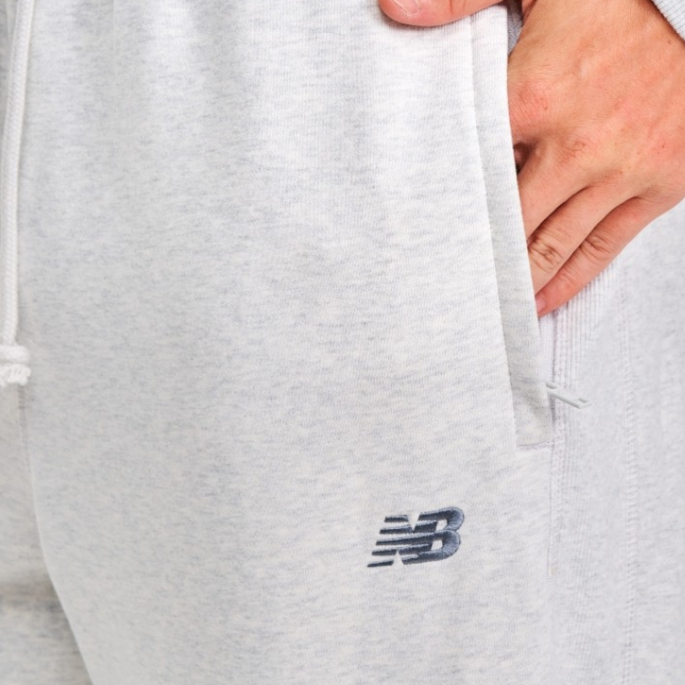 New Balance erkaklar uchun oq rangli tekis trikotaj torli shim