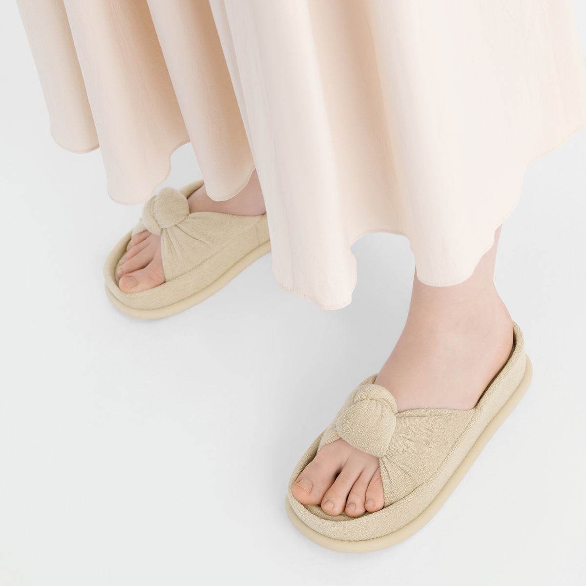 Шлепанцы женские Charles & Keith с толстой подошвой - Boxette Shop