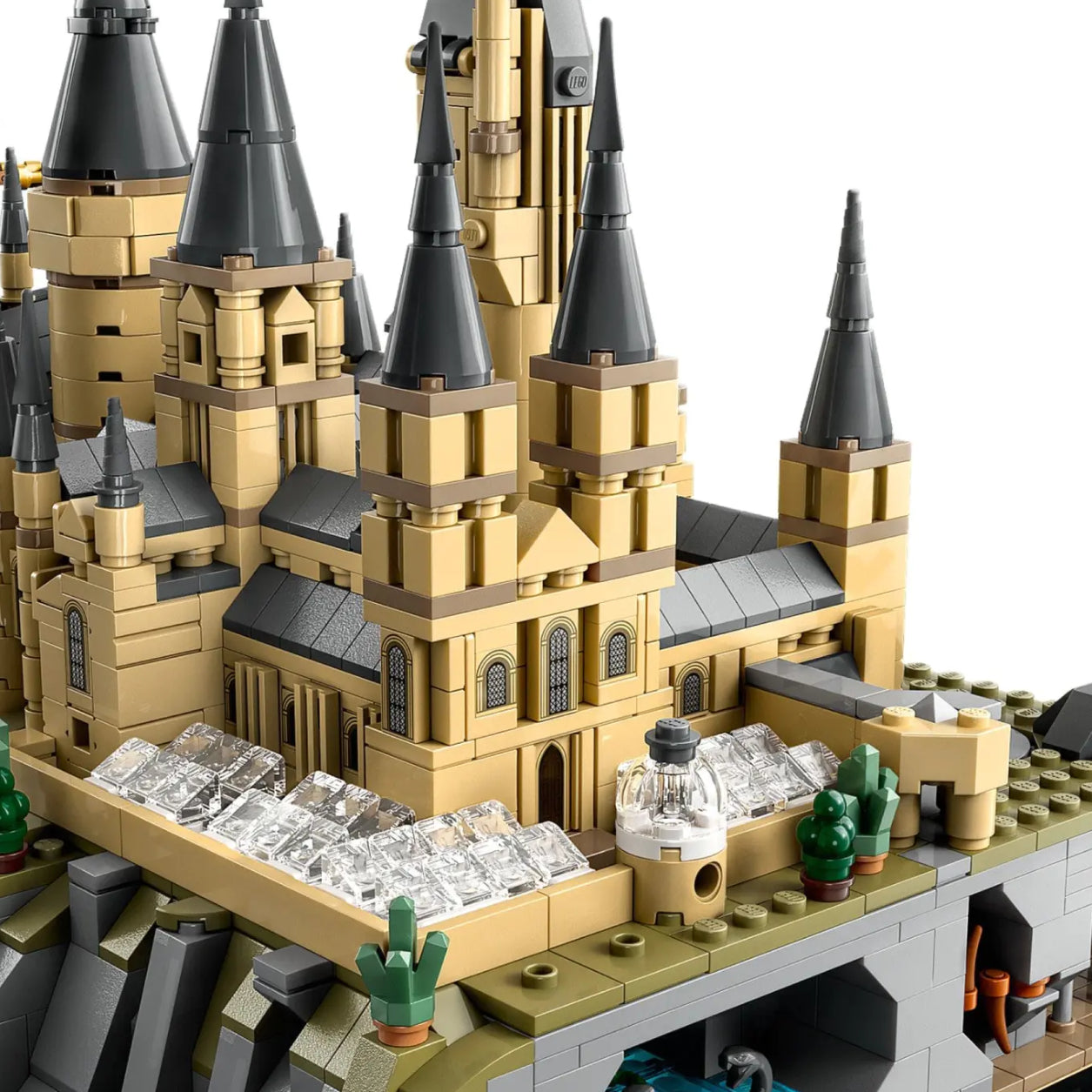 LEGO Garri Potter "Xogvarts qal'asi va hovlisi"