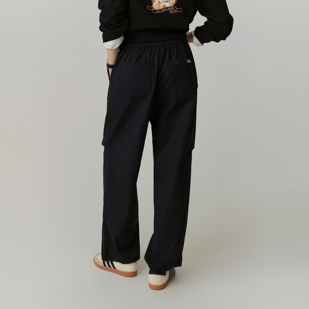 Teenie Weenie Bear, bir tekis rangli, to'g'ri oyoqli oddiy ayollar shimlari