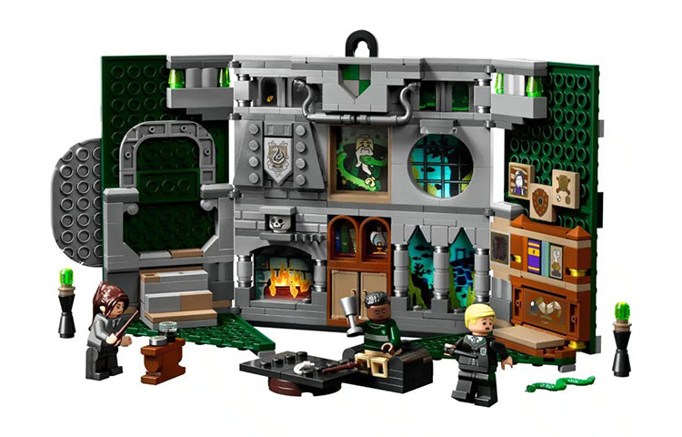 LEGO Garri Potter: "Slizerin akademiyasi bayrog'i" (76410)