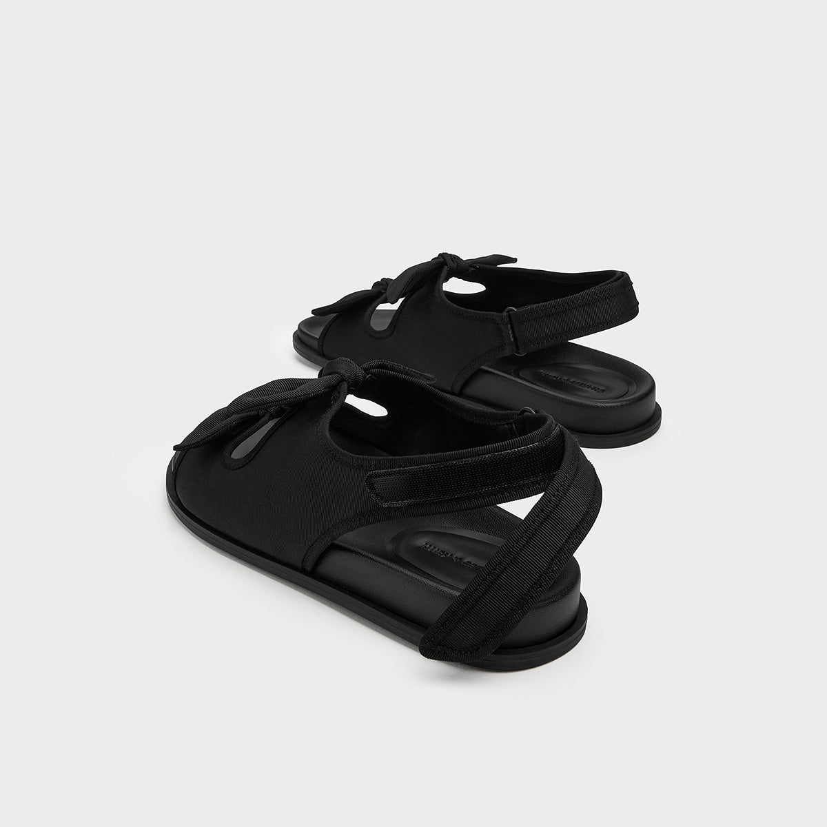 Charlz va Keyt ayollar sandallari