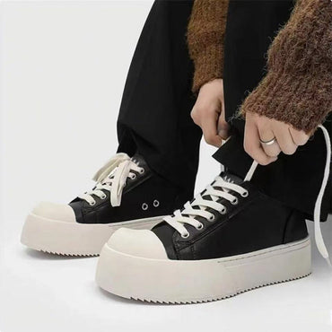 AAA 1955-yildan beri krossovkalar