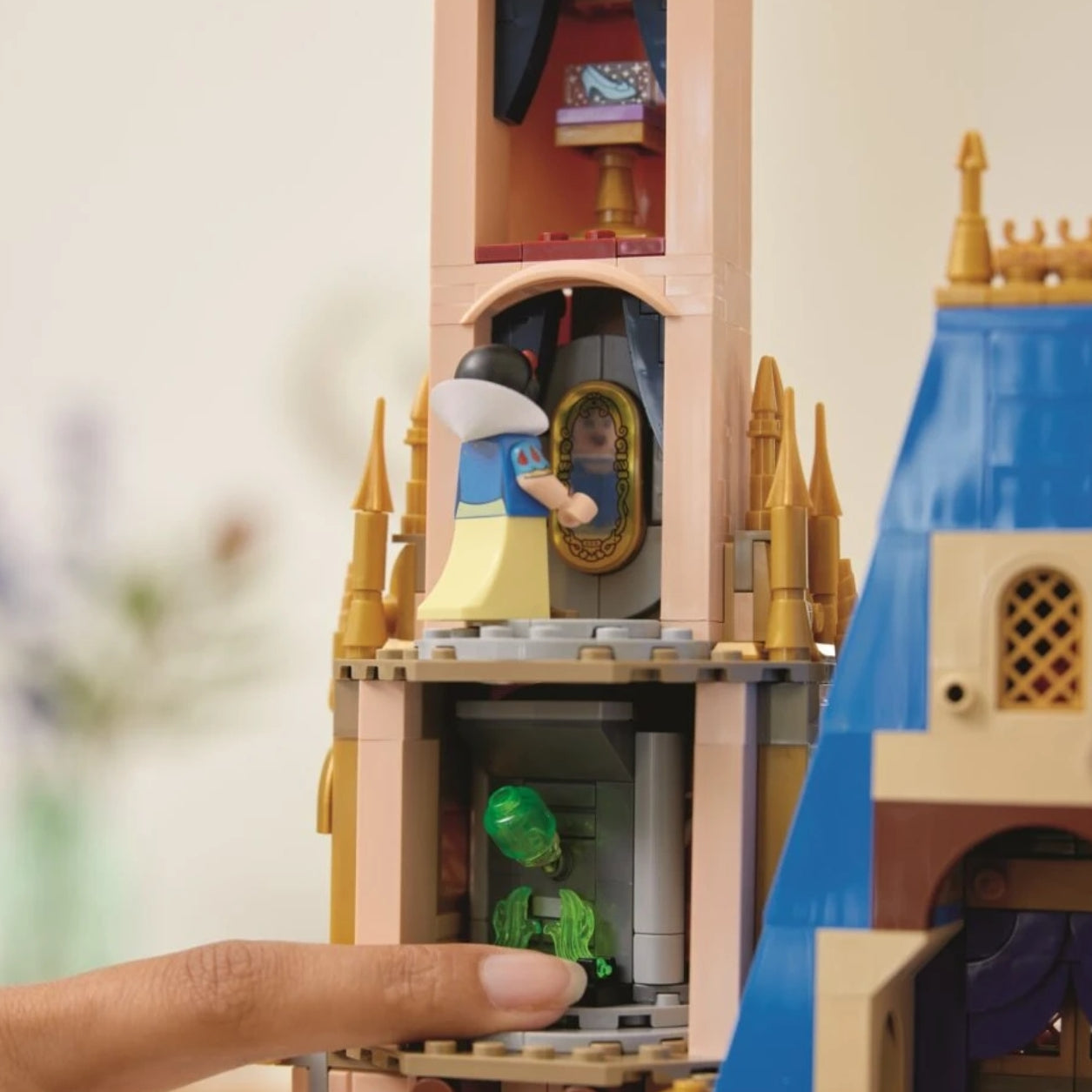 LEGO x Disney "Yangi Disney qal'asi" konstruktori