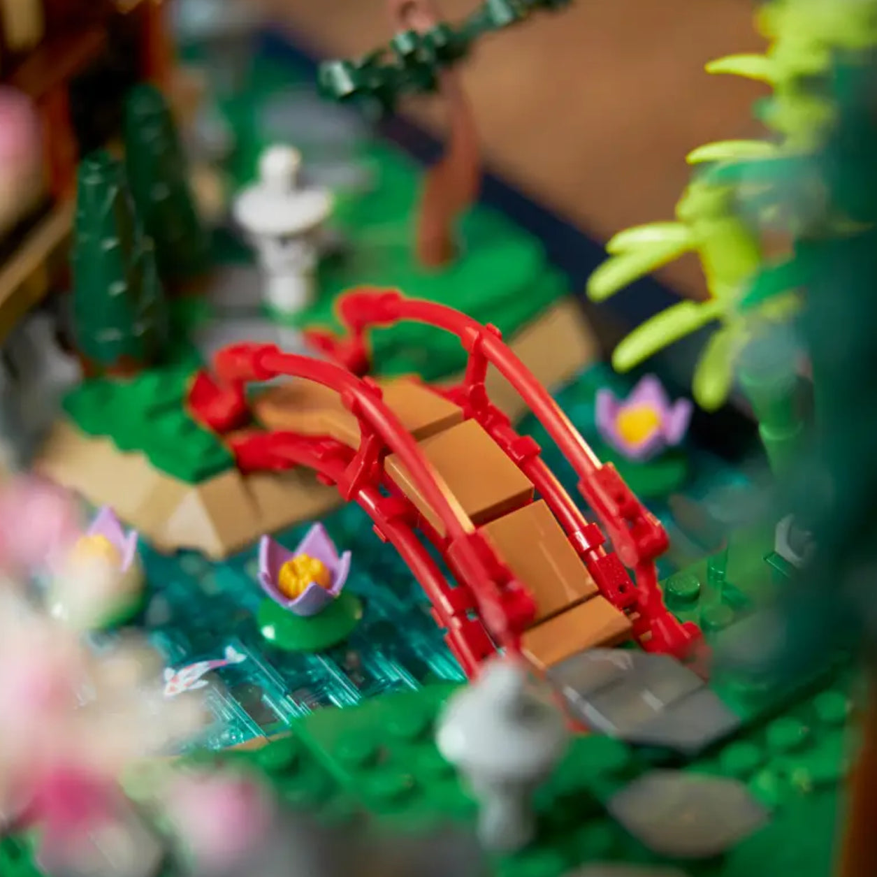 LEGO konstruktori "Zen bog'i mavzusi" (10315)
