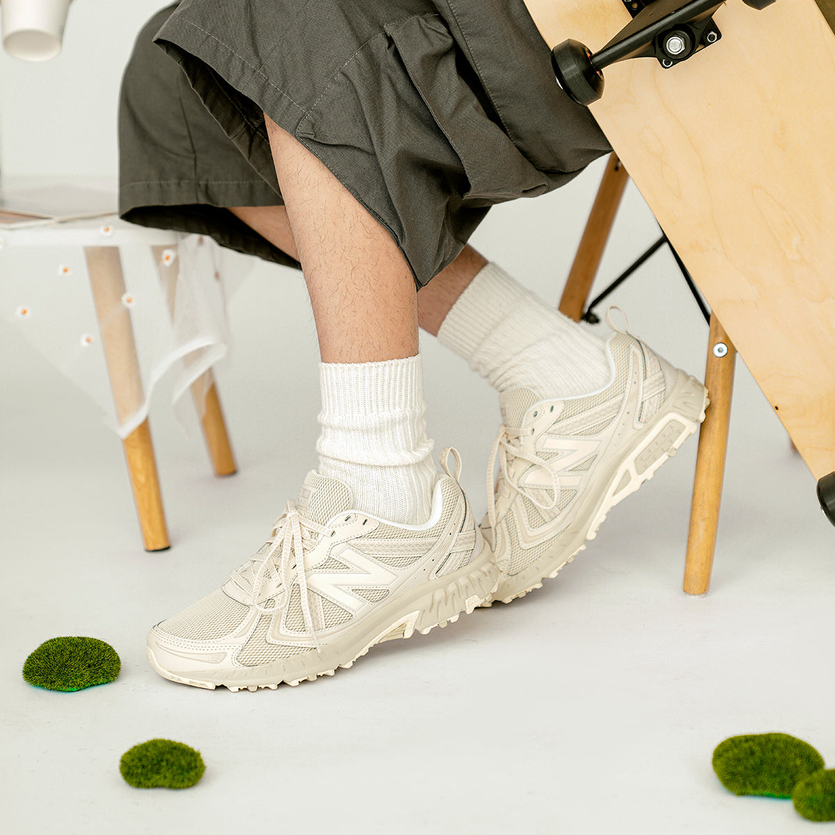 New Balance NB 410 V5 Qulay oddiy matodan tikilgan sun'iy teridan tikilgan past poyafzal Erkaklar va ayollar uchun poyafzal bej