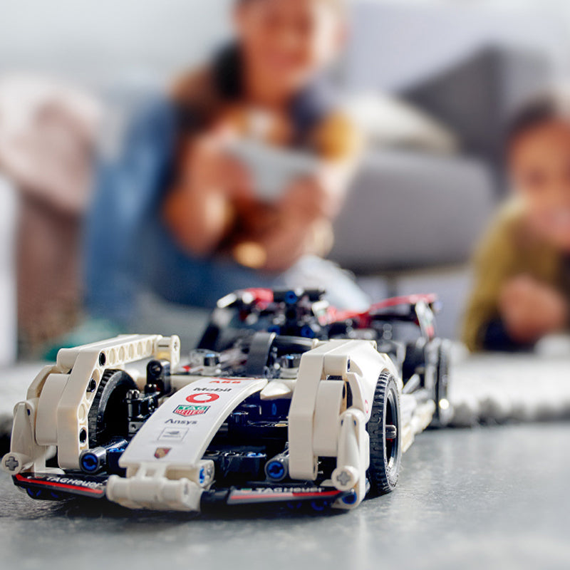 LEGO Technic "Porsche Formula E 99X Electric" qurilish to'plami