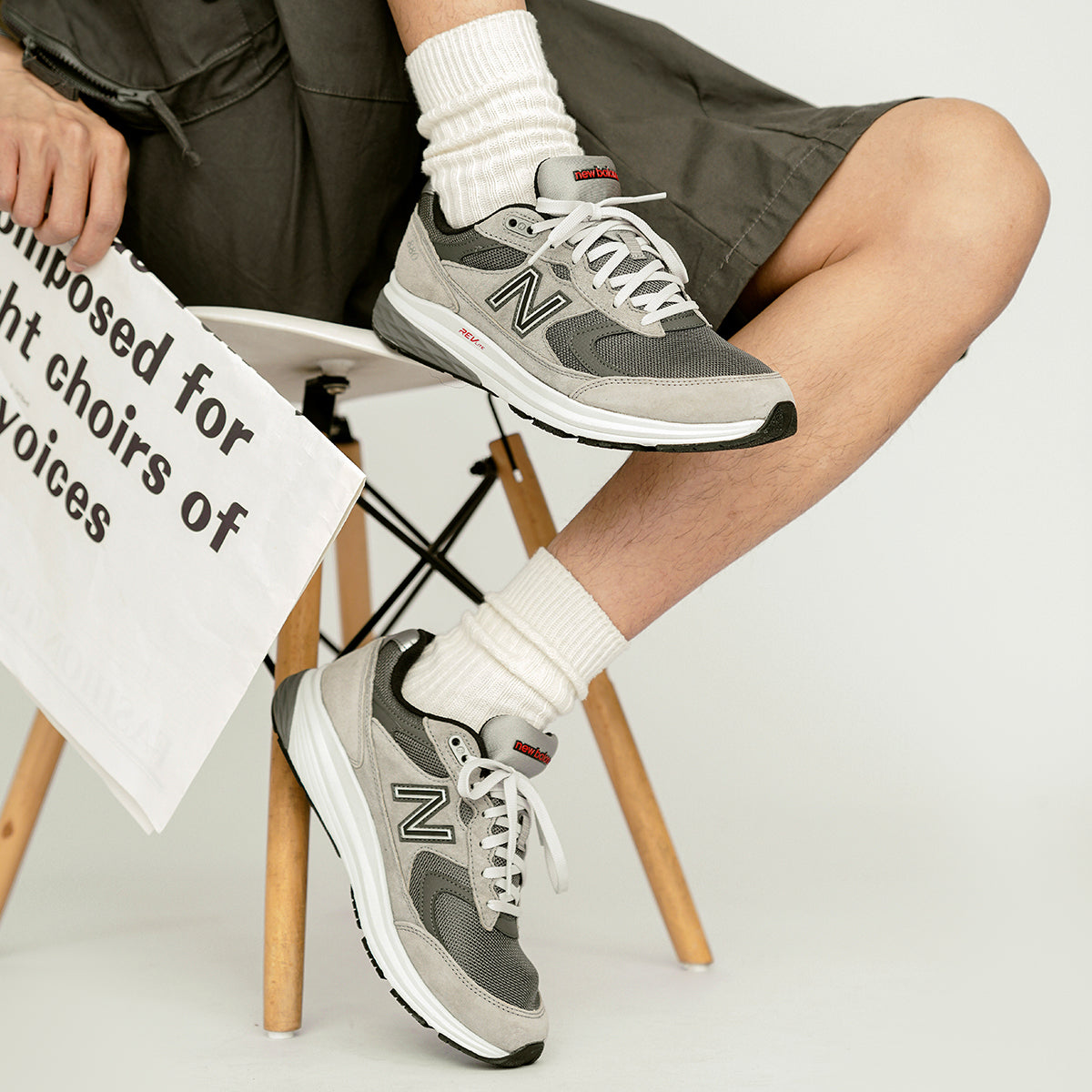 New Balance 880 seriyali "Gun Metal" krossovkalari