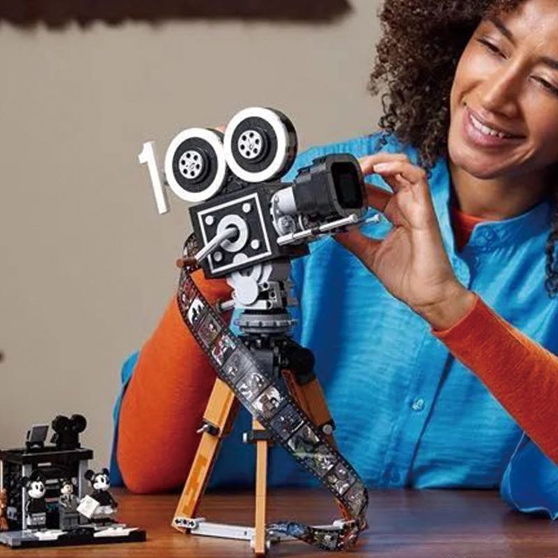 LEGO Disney seriyasi: "Uolt Disney projektori" (43230)