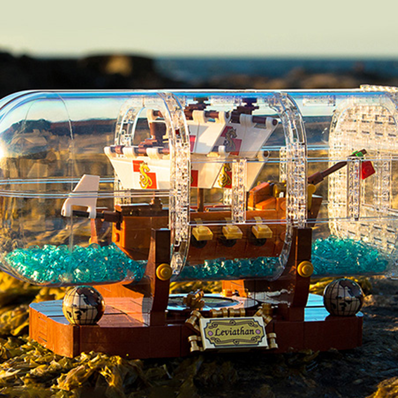 LEGO g'oyalari shishada jo'natiladi