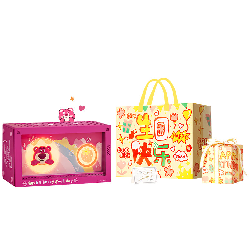 Disney Strawberry Bear ko-brend seriyali stereo bluetooth dinamik yorug'lik qo'g'irchog'i tungi yorug'lik yotoqxonasini bezatish yoqimli va amaliy ma'noli keksa qizning tug'ilgan kuni sevgilisi sovg'asi universal sovg'a to'plami