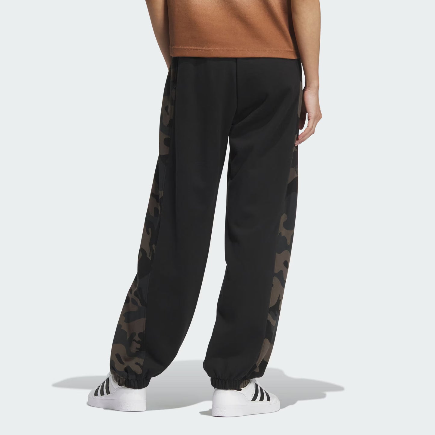 Adidas Originals Street Joggers ayollar shimlari