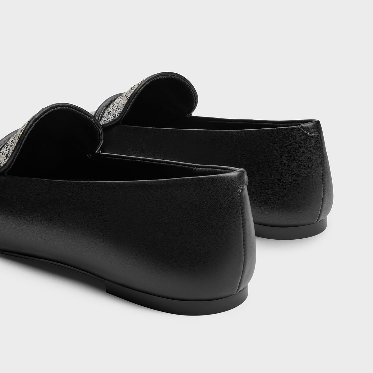 Charlz va Keyt ayollar loaferlari