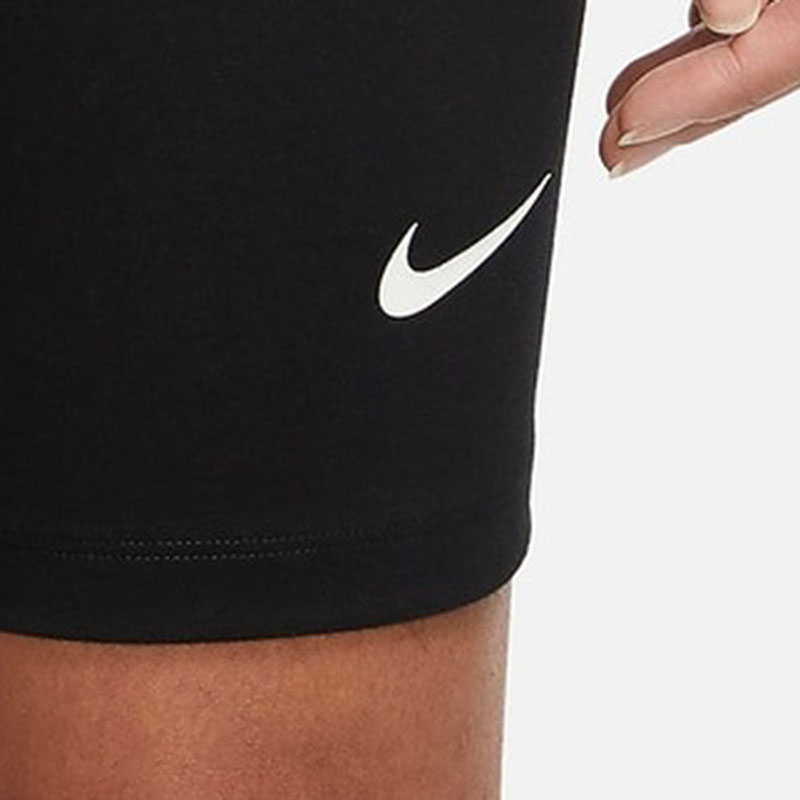 Спортивные шорты женские Nike Sportswear