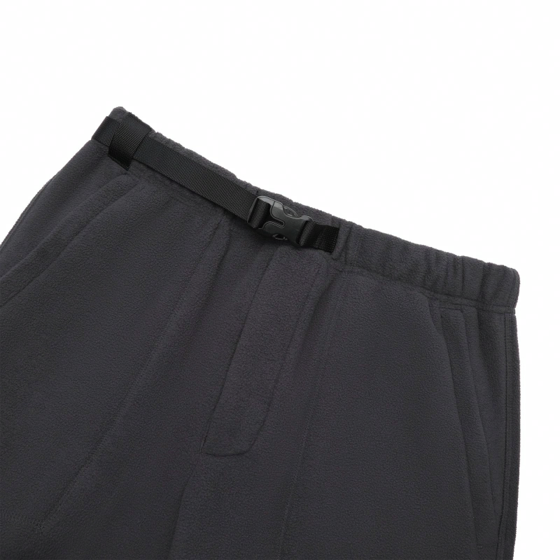 New Balance Lifestyle kul rangdagi erkaklar uchun qulay va zamonaviy o'rta uzunlikdagi trek shimlari