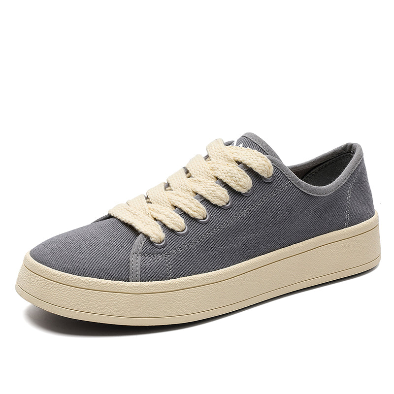 Erkaklar AAA 1955-yildan beri krossovkalar