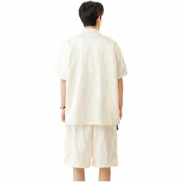 Pierre Cardin tomonidan ishlab chiqarilgan erkaklar sport kostyumi