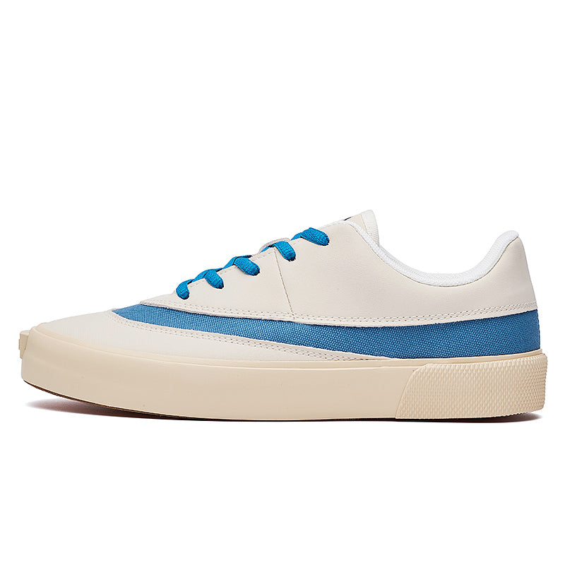 Erkaklar AAA 1955-yildan beri krossovkalar