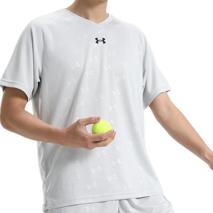 Under armour спортивный бег свободный дышащий быстро сухой полный печать v-образным вырезом плечо вставка короткий рукав футболка мужчины и женщины с моделями светло-серый