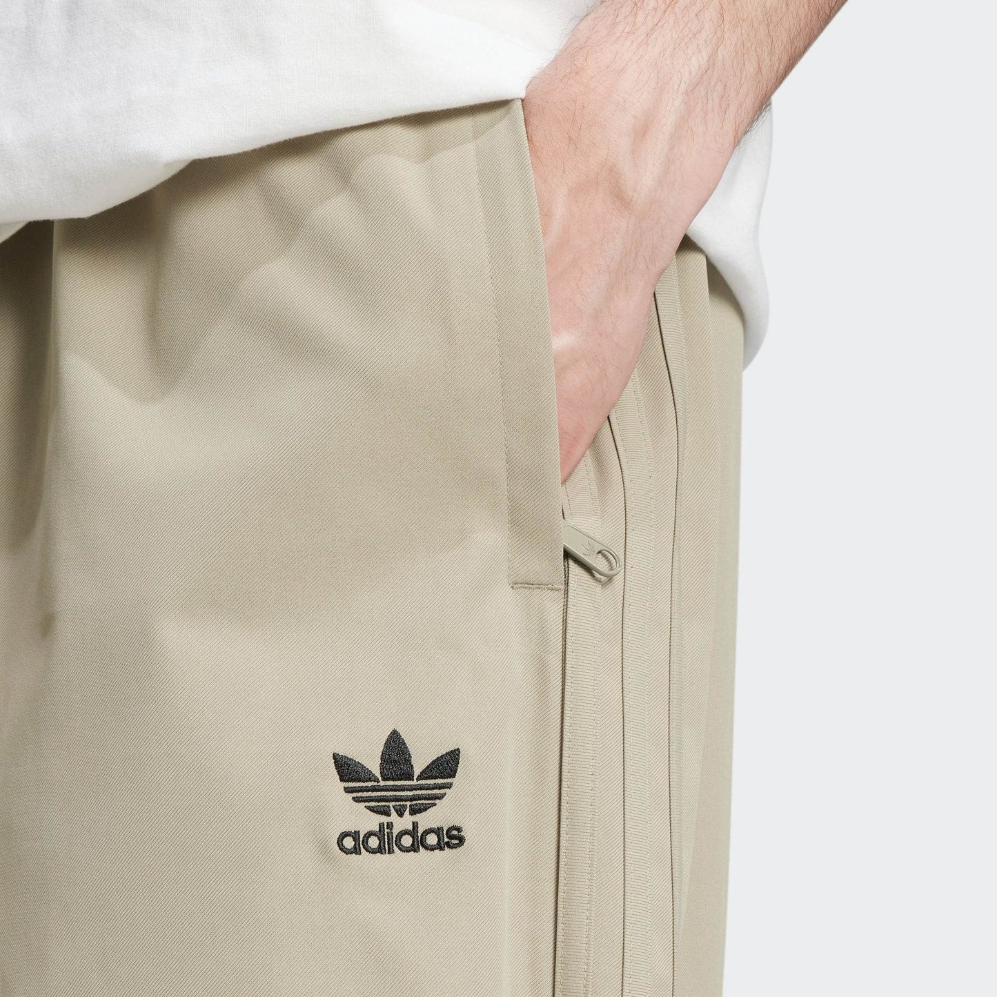 Спортивные брюки мужские Adidas Originals Parachute Fw24 Tracksuit Bottoms Pebble - Boxette Shop