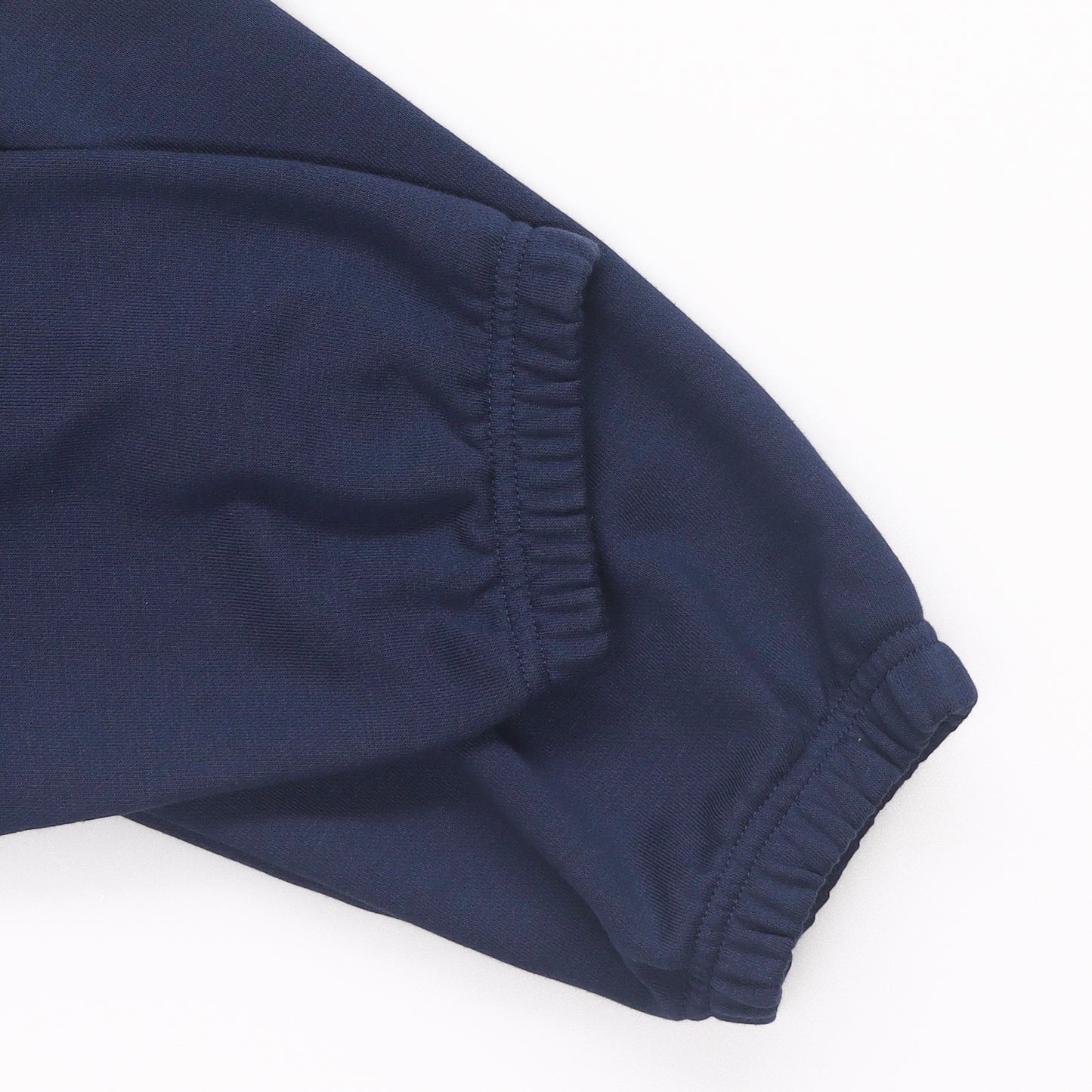 New Balans brendi logotipi tasodifiy tortilgan to'rli trikotaj sport shimlari m ko'k rangli