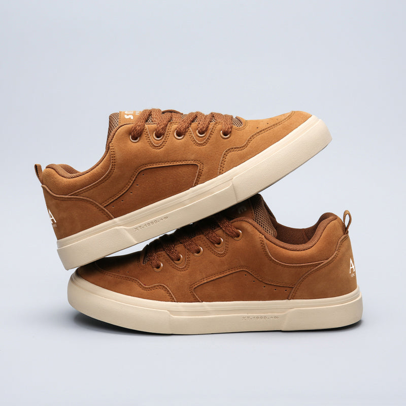 Erkaklar AAA 1955-yildan beri krossovkalar