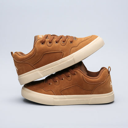 Erkaklar AAA 1955-yildan beri krossovkalar