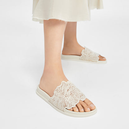 Шлёпанцы женские Charles&Keith ck