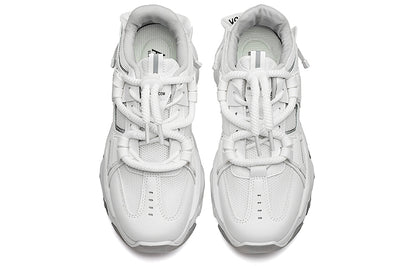 Erkaklar AAA 1955-yildan beri krossovkalar