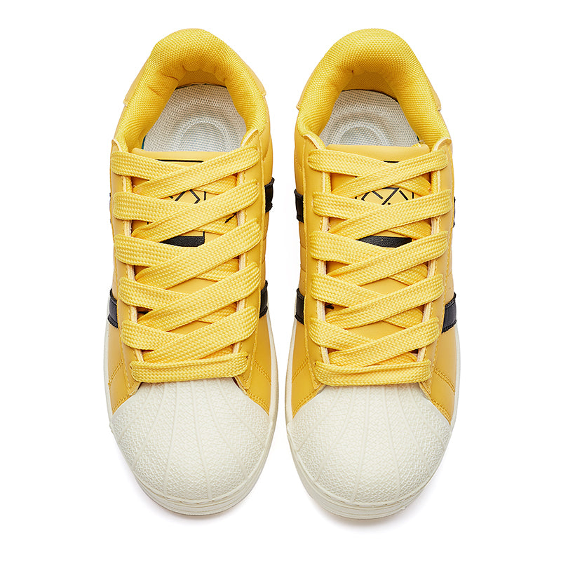 AAA 1955-yildan beri krossovkalar