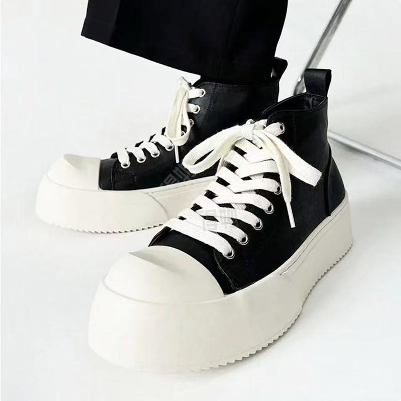 AAA 1955-yildan beri krossovkalar