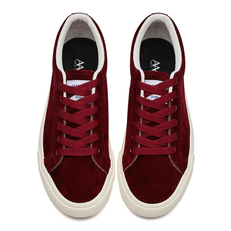 AAA 1955-yildan beri krossovkalar