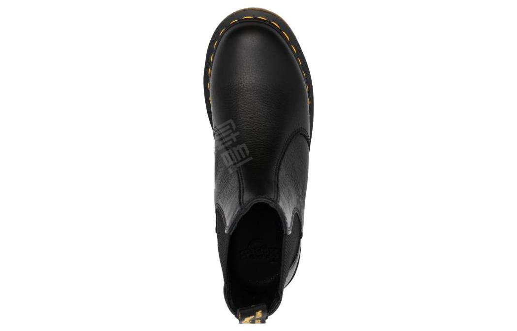 Doktor Martens ayollar etiklari