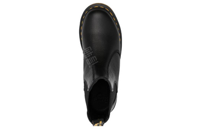 Doktor Martens ayollar etiklari