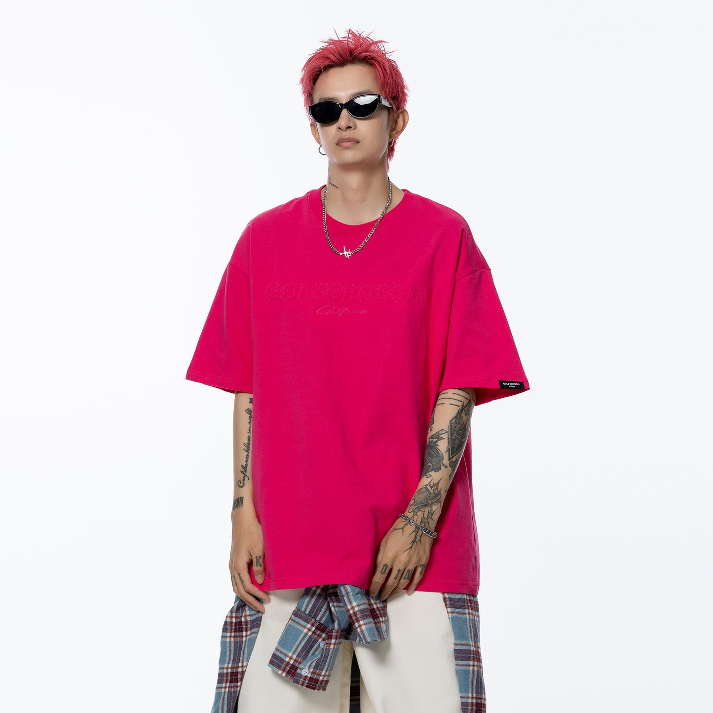 Golfkross harflari shimgichli bosilgan naqshinkor kashtado'zlik tasodifiy yumaloq bo'yinli yelkali qisqa yengli futbolkalar naqshli erkaklar va ayollar