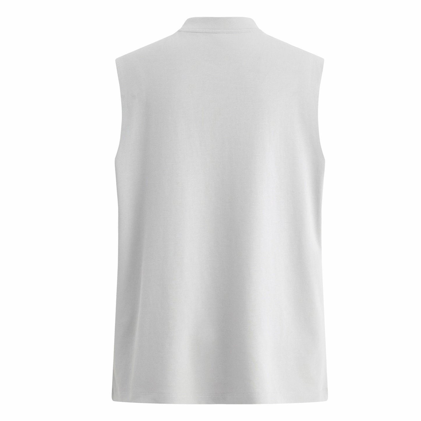 Paddy Julia harfli bosma naqshli yengsiz yelek orqali tartibsiz teshiklarni yuvib, modellari bilan erkaklar va ayollar