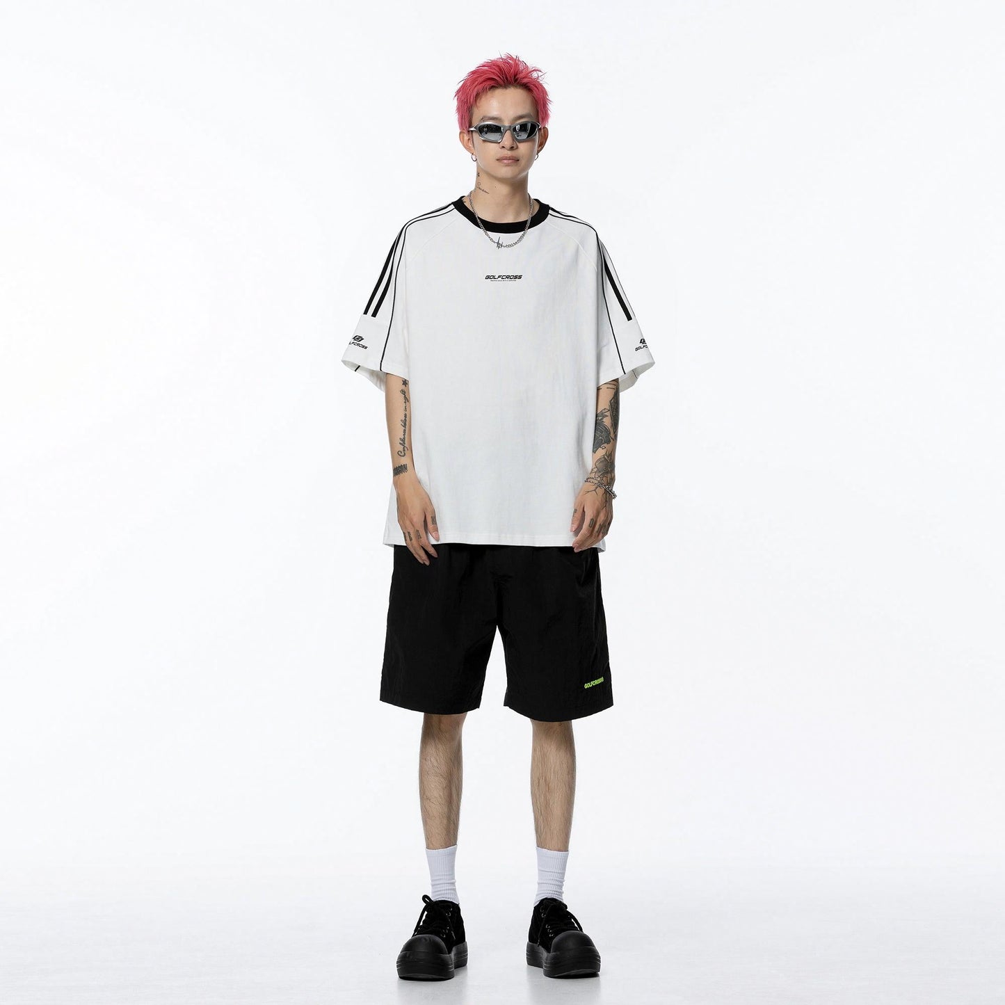 Kollej uslubidagi golfkross rangli to'qnashuv lentasi chiziqli yelkali yengli dumaloq bo'yinli qisqa yengli futbolka bir xil paragrafli erkaklar va ayollar