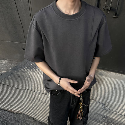 Paddy Julia bir xil rangdagi toza to'rtburchakli yelkali siluet, dekonstruksiya qilingan katta tuyg'usi yumaloq bo'yinli bo'shashgan yelkali ko'p qirrali besh chorak yengli qisqa yengli futbolka bir xil modeldagi erkaklar va ayollar