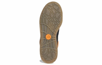 Adidas Originals Adimatic apelsin krossovkalari