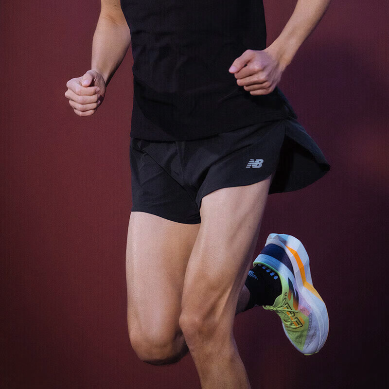 New Balance erkaklar sport shortilari