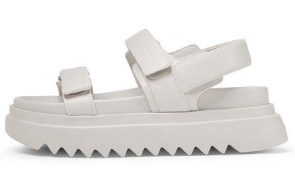 Charlz va Keyt ayollar sandallari