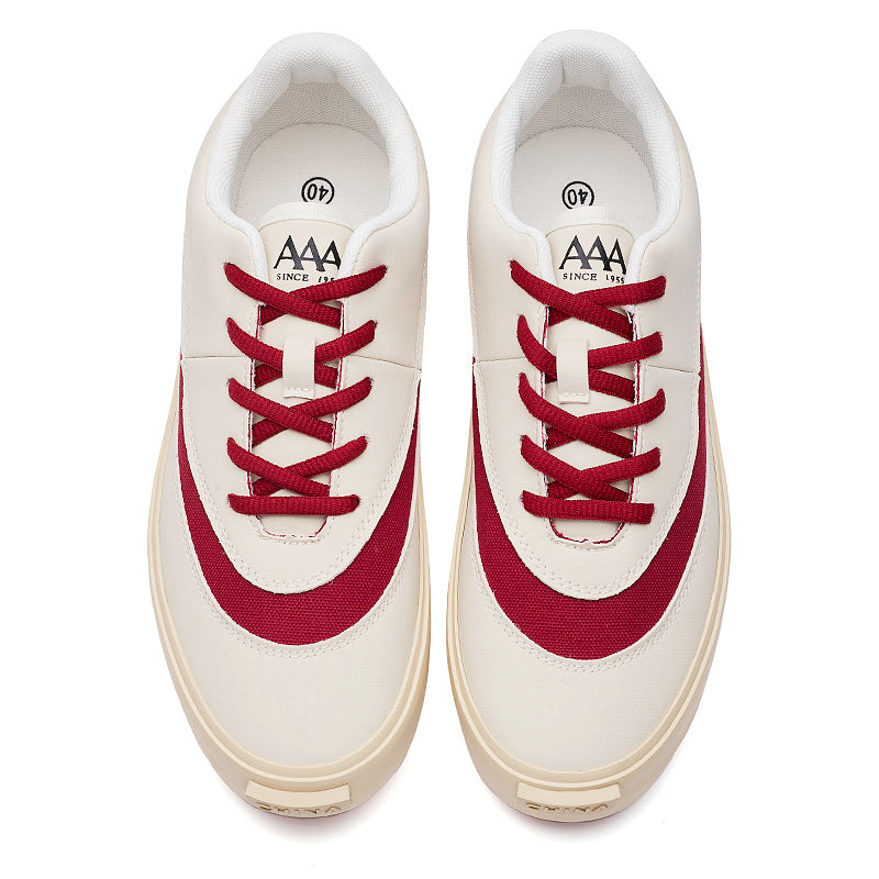 Erkaklar AAA 1955-yildan beri krossovkalar