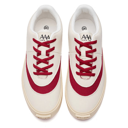 Erkaklar AAA 1955-yildan beri krossovkalar