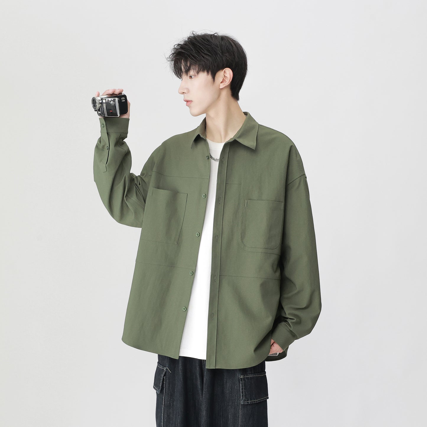 Igoi modasi ochiq ko'cha modasi bo'sh shaharbo'yi tekis rangli yuz lapelli ko'krak qafasi ikki cho'ntakli nafas oladigan ko'ylak ko'ylagi yuqori ko'chada yo'lovchi terisi qulay tasodifiy tasodifiy biznes uzun yengli ko'ylak erkaklar va ayollar bir xil