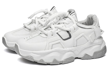 Erkaklar AAA 1955-yildan beri krossovkalar