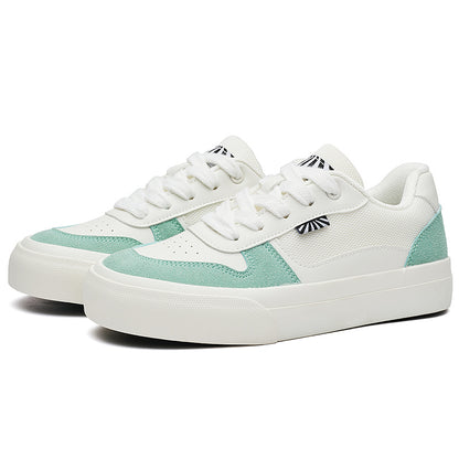 AAA 1955-yildan beri krossovkalar